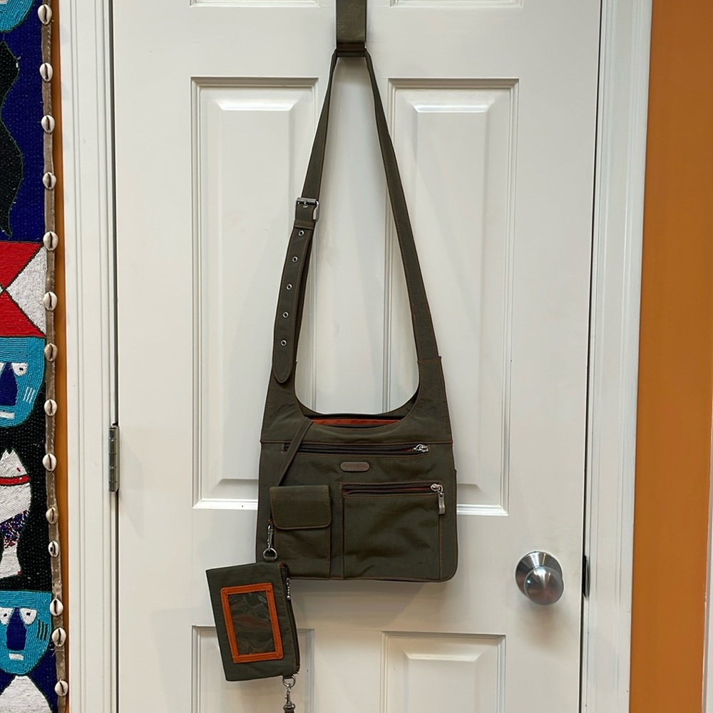 Baggallini travel bag - khaki green/orange lining - pockets and zippers